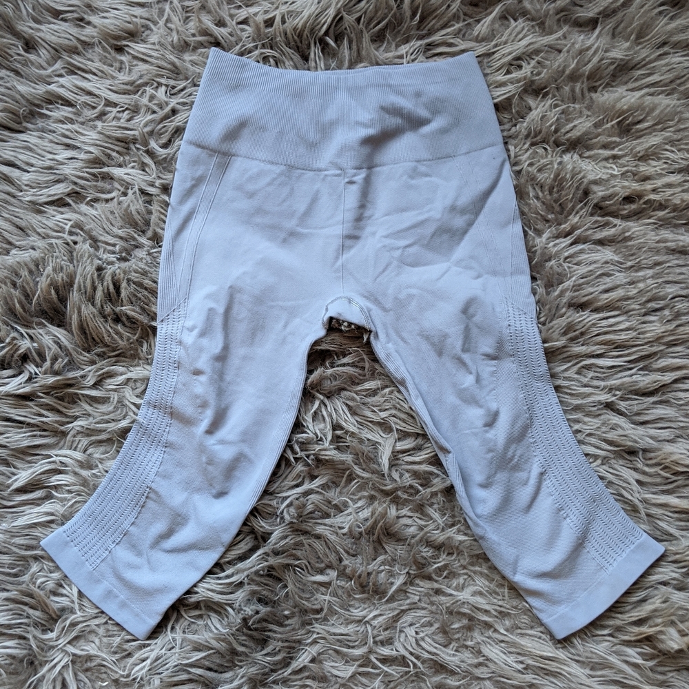 Lululemon Gray Taryn Toomey Crop